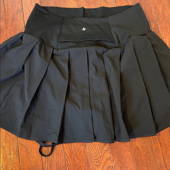 NWT HALARA Black Pleated Mini Skirt with Strappy Ring Cutout Detail large - Picture 8 of 8